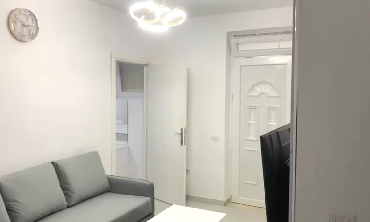 Shtepi me qera Apartament ne Tirane, 1+1, Mobilimi E mobiluar, Pagesa 420  Euro.