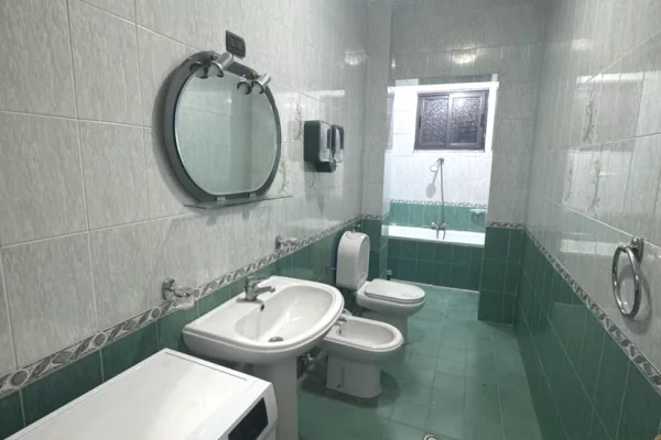 Shtepi me qera Apartament ne Tirane, 1+1, Mobilimi E mobiluar, Pagesa 400  Euro.