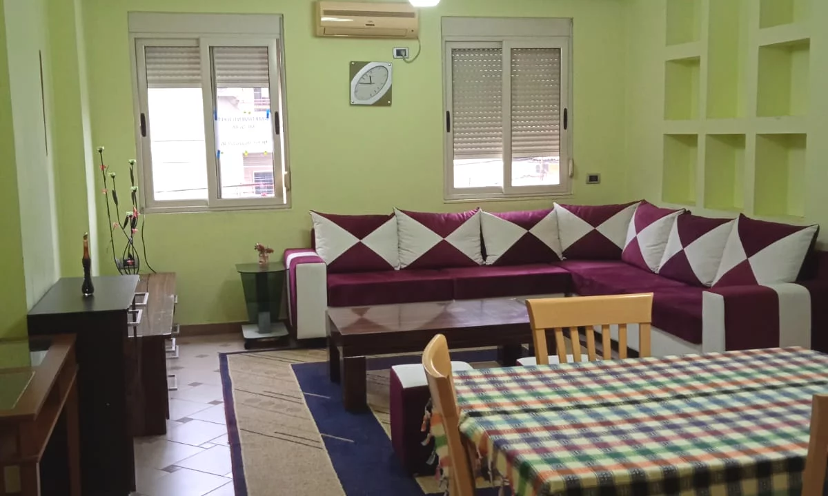 Shtepi me qera Apartament ne Tirane, 1+1, Mobilimi E mobiluar, Pagesa 650  Euro.