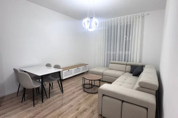 Shtepi me qera Apartament ne Tirane, 1+1, Mobilimi E mobiluar, Pagesa 550  Euro.