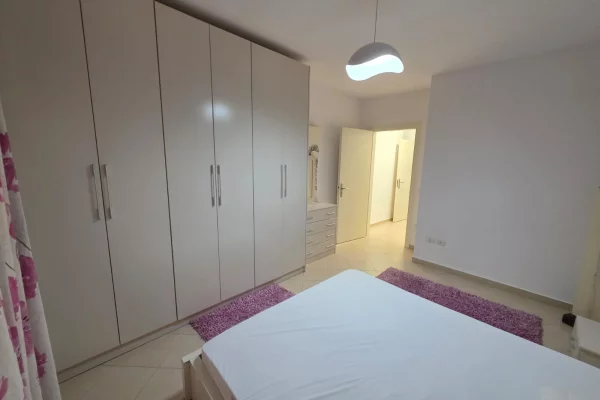 Shtepi me qera Apartament ne Tirane, 2+1, Mobilimi E mobiluar, Pagesa 500  Euro.