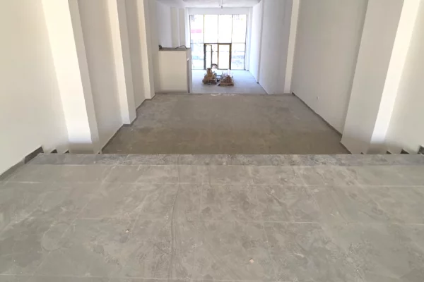 Jepet me Qira Ambient Biznesi – Rruga e Barrikadave!!!