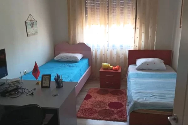 Shtepi me qera Apartament ne Tirane, 2+1, Mobilimi E mobiluar, Pagesa 600  Euro.