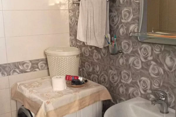 Shtepi me qera Apartament ne Tirane, 2+1, Mobilimi E mobiluar, Pagesa 600  Euro.