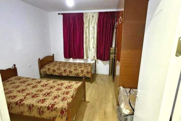 Shtepi me qera Apartament ne Tirane, 3+1, Mobilimi E mobiluar, Pagesa 500  Euro.