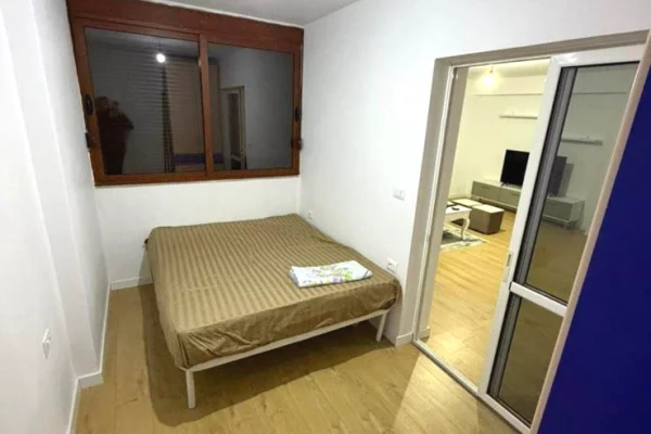 Shtepi me qera Apartament ne Tirane, 3+1, Mobilimi E mobiluar, Pagesa 500  Euro.
