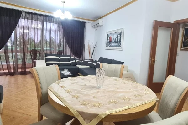 Shtepi me qera Apartament ne Tirane, 2+1, Mobilimi E mobiluar, Pagesa 660  Euro.