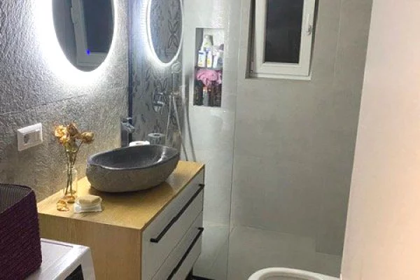 Shtepi me qera Apartament ne Tirane, 1+1, Mobilimi E mobiluar, Pagesa 750  Euro.