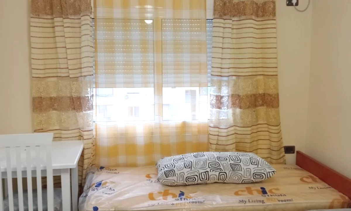 Shtepi me qera Apartament ne Tirane, Garsoniere, Mobilimi E mobiluar, Pagesa 400  Euro.