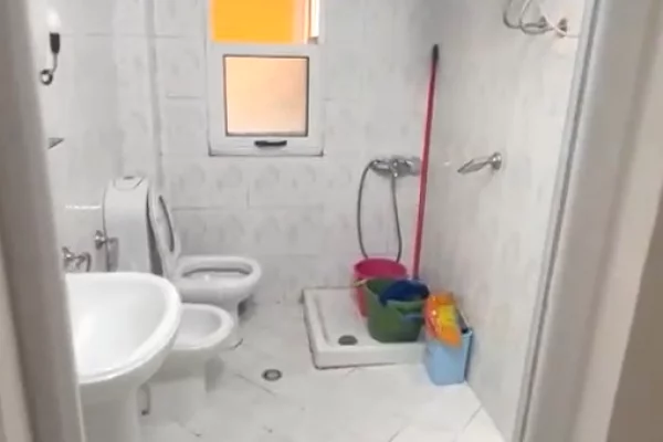 Shtepi me qera Apartament ne Tirane, 1+1, Mobilimi E mobiluar, Pagesa 450  Euro.