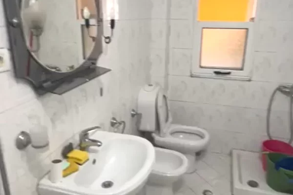 Shtepi me qera Apartament ne Tirane, 1+1, Mobilimi E mobiluar, Pagesa 450  Euro.