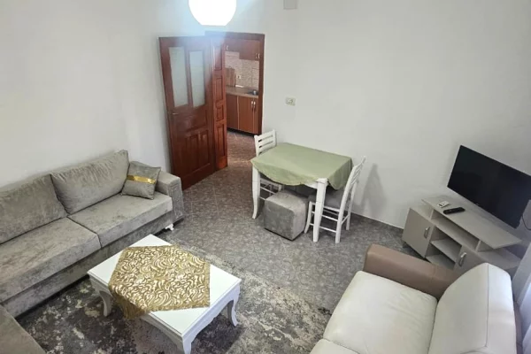 Shtepi me qera 1+1 ne Tirane - 400 Euro