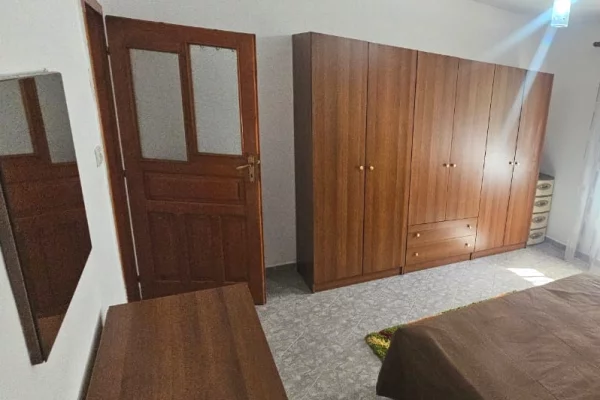 Shtepi me qera Apartament ne Tirane, 1+1, Mobilimi E mobiluar, Pagesa 400  Euro.