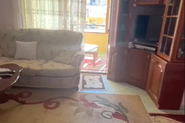 Shtepi me qera Apartament ne Tirane, 2+1, Mobilimi E mobiluar, Pagesa 350  Euro.