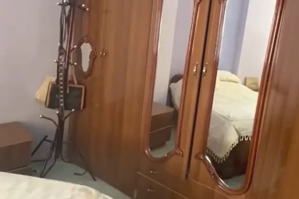 Shtepi me qera Apartament ne Tirane, 2+1, Mobilimi E mobiluar, Pagesa 350  Euro.