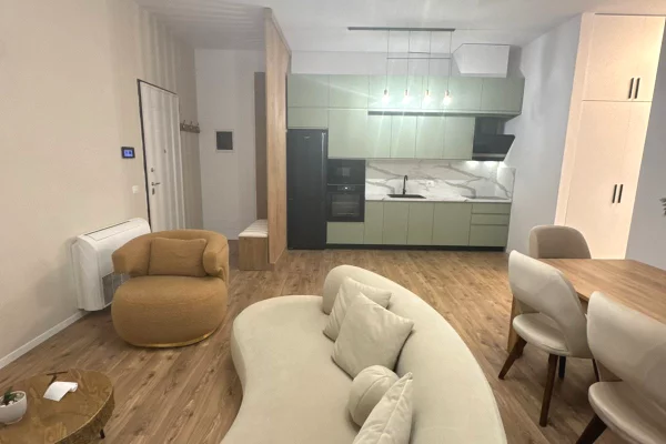 Shtepi me qera 2+1 ne Tirane - 1,200 Euro