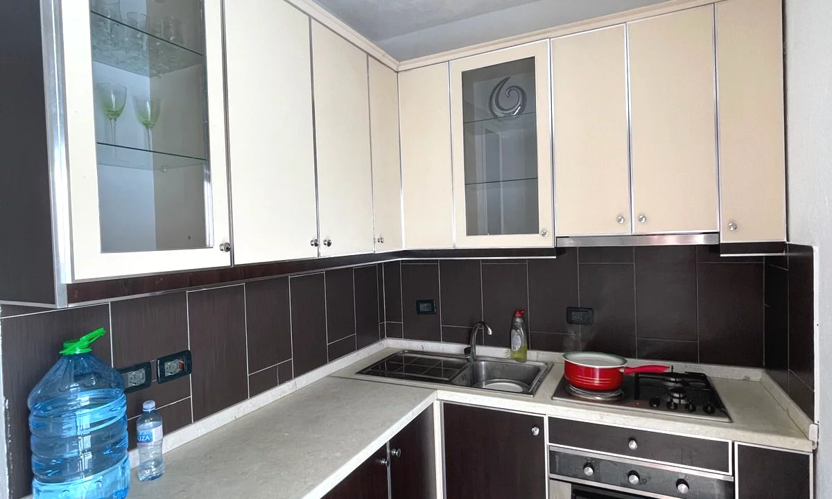 Shtepi me qera Apartament ne Tirane, 1+1, Mobilimi E mobiluar, Pagesa 400  Euro.