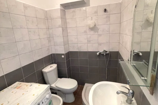 Shtepi me qera Apartament ne Tirane, 1+1, Mobilimi E mobiluar, Pagesa 400  Euro.