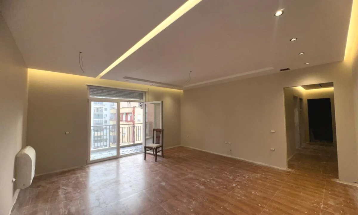 Shtepi ne shitje Apartament ne Tirane, 2+1, Mobilimi Bosh, pa mobiluar, Pagesa 288,000  Euro.