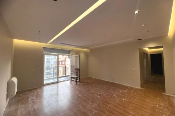 Shitet Apartament 2+1+2 me Ballkon – Zona 5 Maj!!!