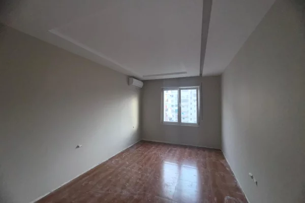 Shtepi ne shitje Apartament ne Tirane, 2+1, Mobilimi Bosh, pa mobiluar, Pagesa 288,000  Euro.
