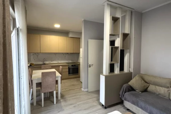 Shitet Apartament 1+1 me Ballkon – Rruga 5 Maj (Concordi)!!!