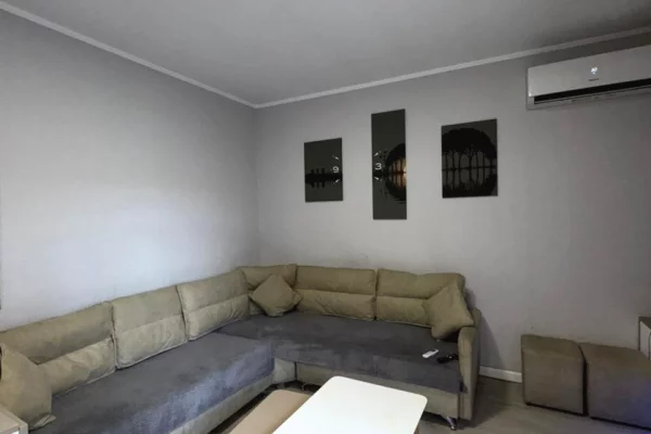 Shtepi ne shitje Apartament ne Tirane, 1+1, Mobilimi Bosh, pa mobiluar, Pagesa 133,000  Euro.