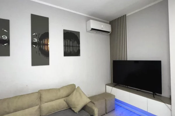 Shtepi ne shitje Apartament ne Tirane, 1+1, Mobilimi Bosh, pa mobiluar, Pagesa 133,000  Euro.
