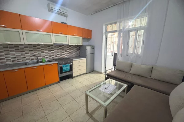 Jepet me qira apartament - Pallati me shigjeta!!