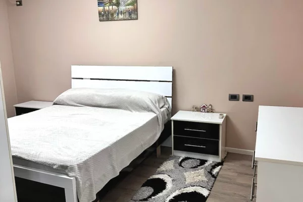 Shtepi me qera Apartament ne Tirane, 2+1, Mobilimi E mobiluar, Pagesa 700  Euro.