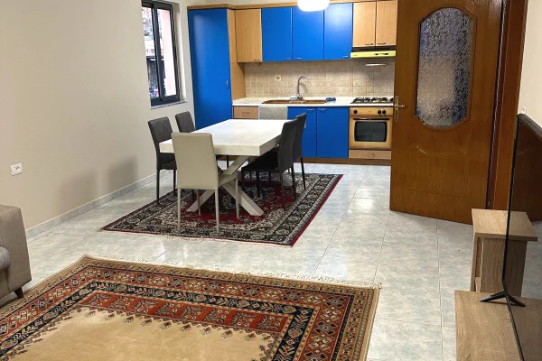 Shtepi me qera Apartament ne Tirane, 2+1, Mobilimi E mobiluar, Pagesa 400  Euro.