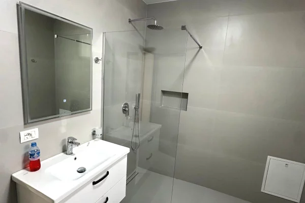 Shtepi me qera Apartament ne Tirane, 2+1, Mobilimi E mobiluar, Pagesa 400  Euro.