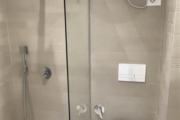 Shtepi me qera Apartament ne Tirane, Garsoniere, Mobilimi E mobiluar, Pagesa 300  Euro.