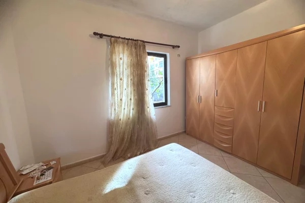 Shtepi me qera Apartament ne Tirane, 3+1, Mobilimi E mobiluar, Pagesa 450  Euro.