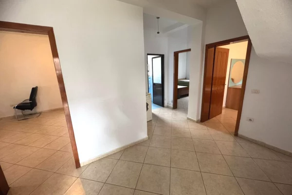 Shtepi me qera Apartament ne Tirane, 3+1, Mobilimi E mobiluar, Pagesa 450  Euro.