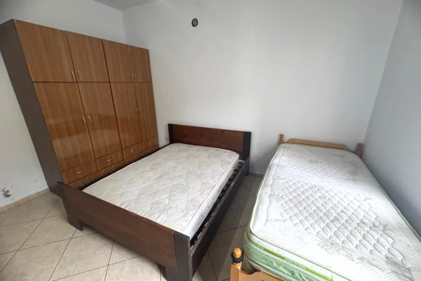 Shtepi me qera Apartament ne Tirane, 3+1, Mobilimi E mobiluar, Pagesa 450  Euro.