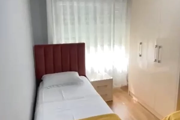 Shtepi me qera Apartament ne Tirane, 2+1, Mobilimi E mobiluar, Pagesa 700  Euro.