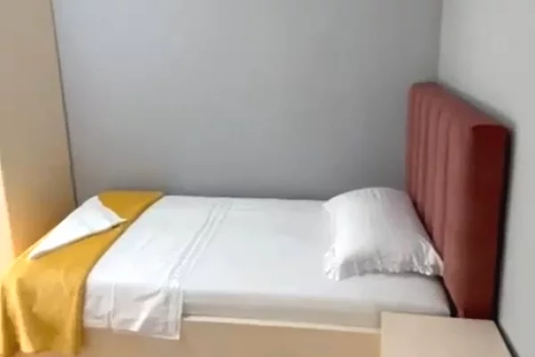 Shtepi me qera Apartament ne Tirane, 2+1, Mobilimi E mobiluar, Pagesa 700  Euro.