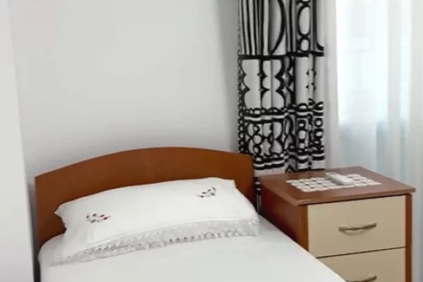 Shtepi me qera Apartament ne Tirane, 2+1, Mobilimi E mobiluar, Pagesa 650  Euro.