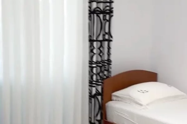 Shtepi me qera Apartament ne Tirane, 2+1, Mobilimi E mobiluar, Pagesa 650  Euro.