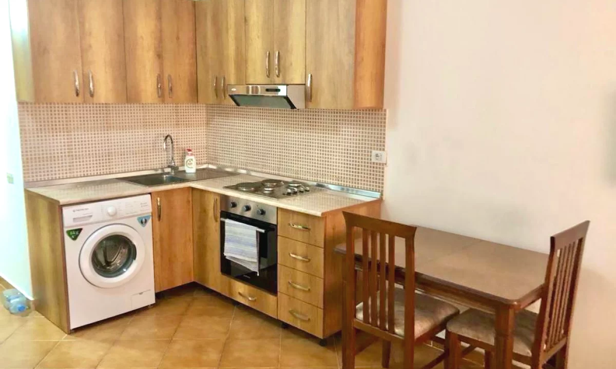 Shtepi me qera Apartament ne Tirane, Garsoniere, Mobilimi E mobiluar, Pagesa 550  Euro.