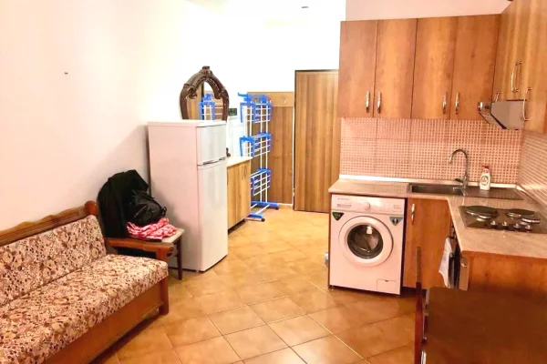Shtepi me qera Apartament ne Tirane, Garsoniere, Mobilimi E mobiluar, Pagesa 550  Euro.