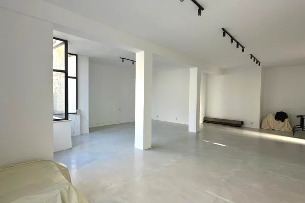 Business Property for Rent 3+1 in Tirana - 800 Euro