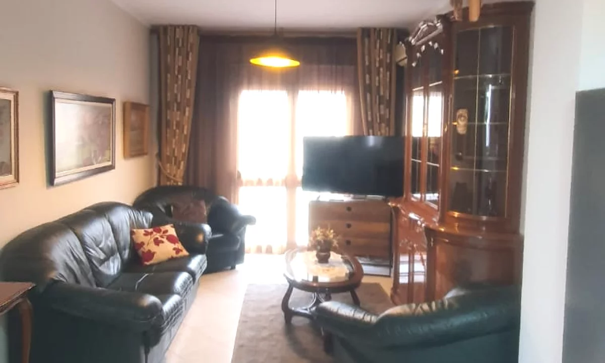 Shtepi me qera Apartament ne Tirane, 2+1, Mobilimi E mobiluar, Pagesa 600  Euro.