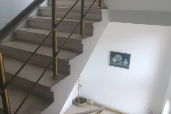 Shtepi me qera Apartament ne Tirane, 2+1, Mobilimi E mobiluar, Pagesa 600  Euro.