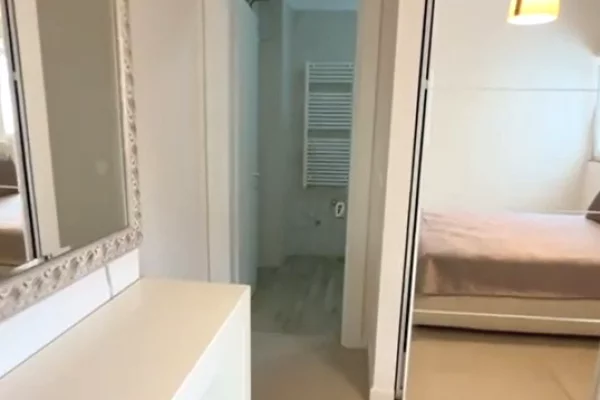 Shtepi ne shitje Apartament ne Tirane, 2+1, Mobilimi E mobiluar, Pagesa 365,000  Euro.