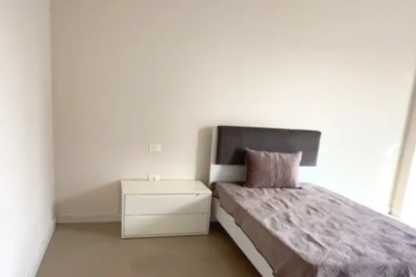 Shtepi ne shitje Apartament ne Tirane, 2+1, Mobilimi E mobiluar, Pagesa 365,000  Euro.