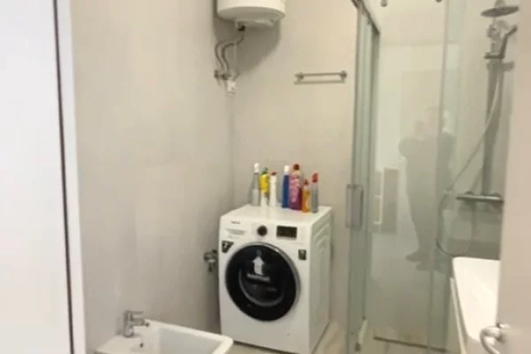 Shtepi ne shitje Apartament ne Tirane, 2+1, Mobilimi E mobiluar, Pagesa 365,000  Euro.