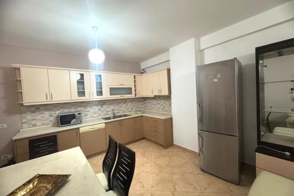 Shtepi me qera 2+1 ne Tirane - 450 Euro