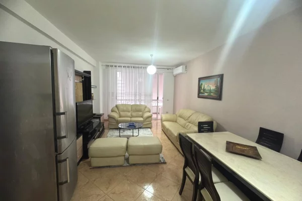 Shtepi me qera 2+1 ne Tirane - 450 Euro
